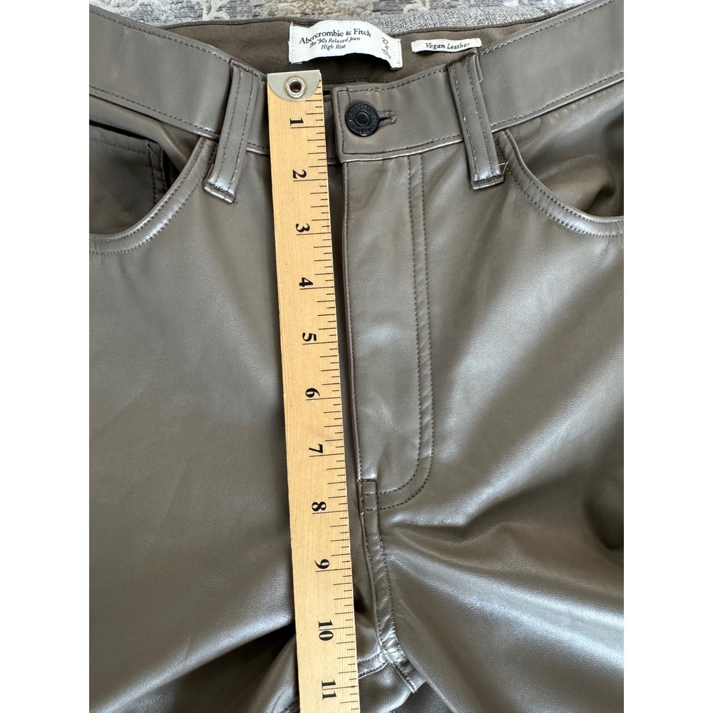 Abercrombie & Fitch 90s Relaxed High Rise Vegan Leather Cargo Pants Taupe 27/4 - Picture 7 of 8